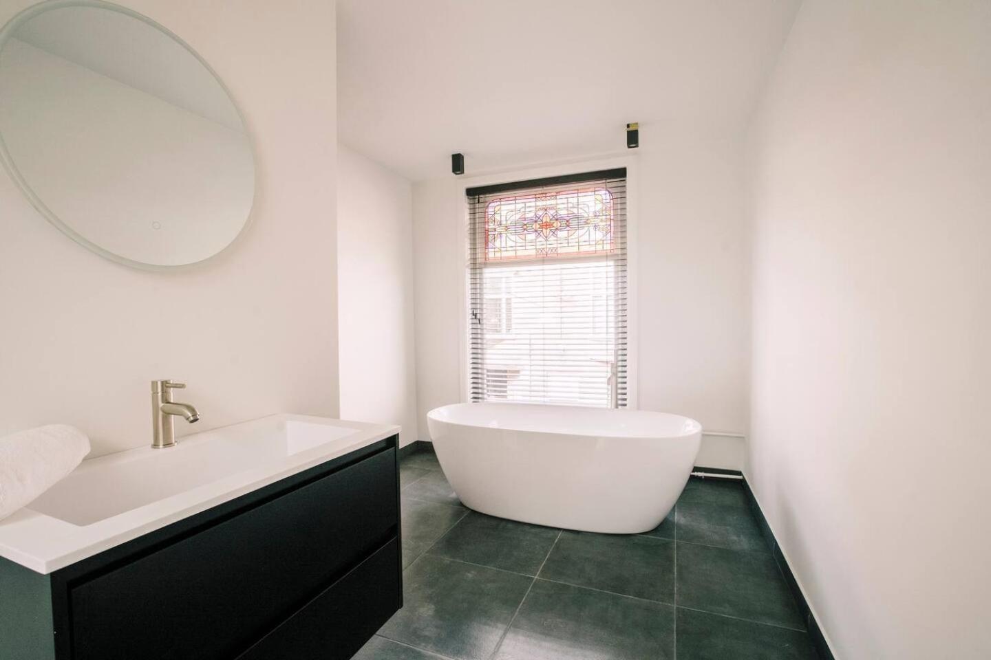 Xxl Loft With Bath Located Stadsvilla Tilburg Exteriér fotografie