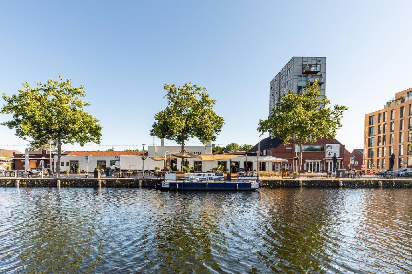 Xxl Loft With Bath Located Stadsvilla Tilburg Exteriér fotografie