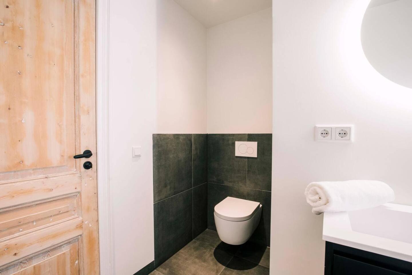 Xxl Loft With Bath Located Stadsvilla Tilburg Exteriér fotografie