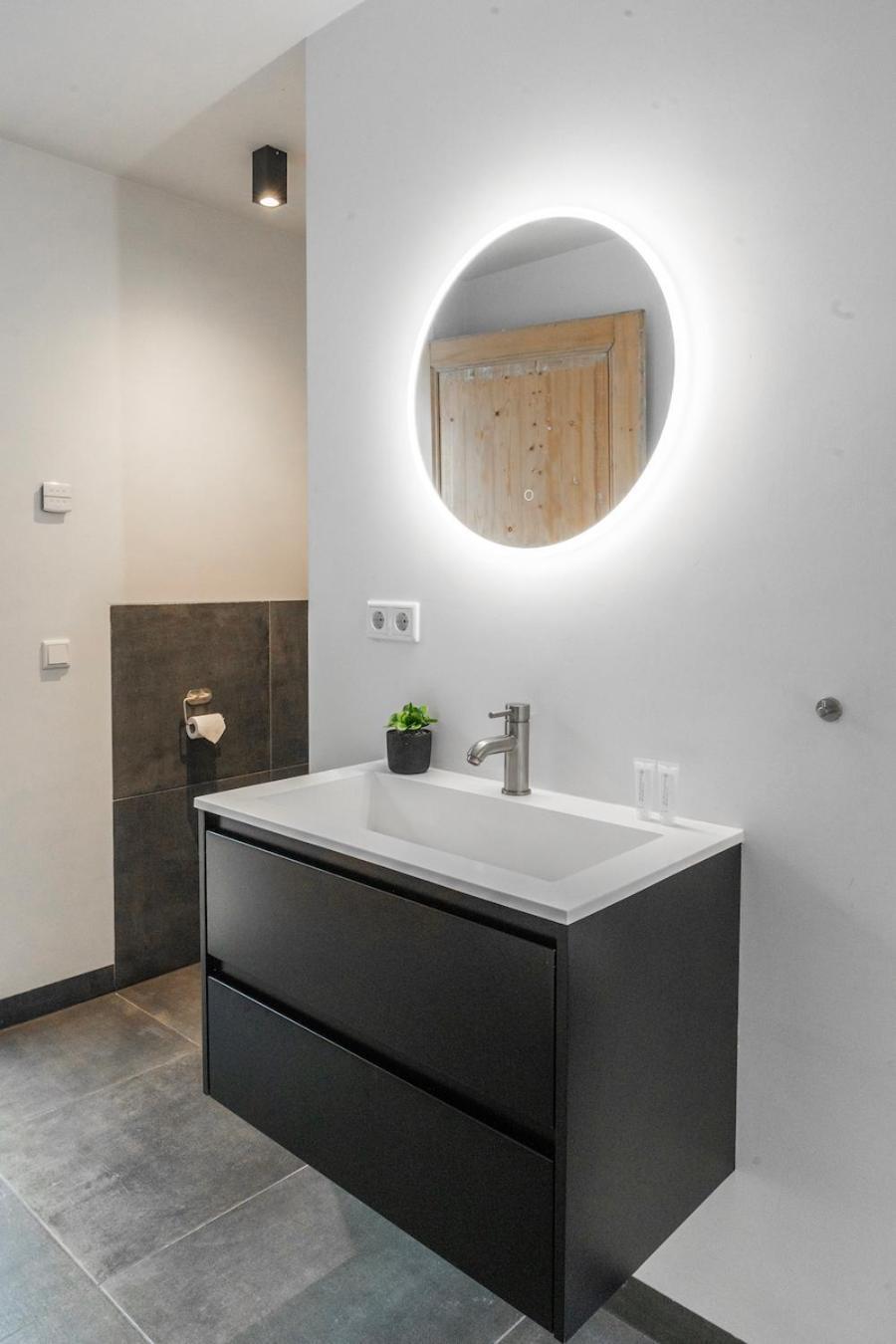 Xxl Loft With Bath Located Stadsvilla Tilburg Exteriér fotografie